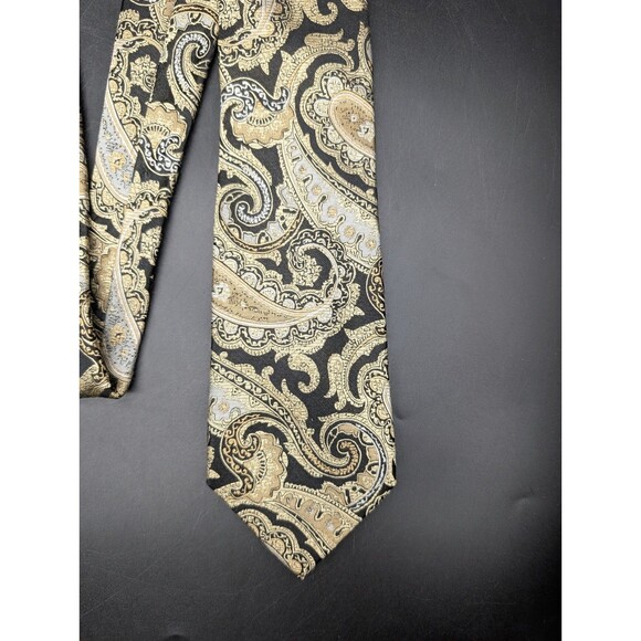 SEAN JOHN Paisley Men's Necktie 100% Silk Tie Gold Black - Picture 1 of 5